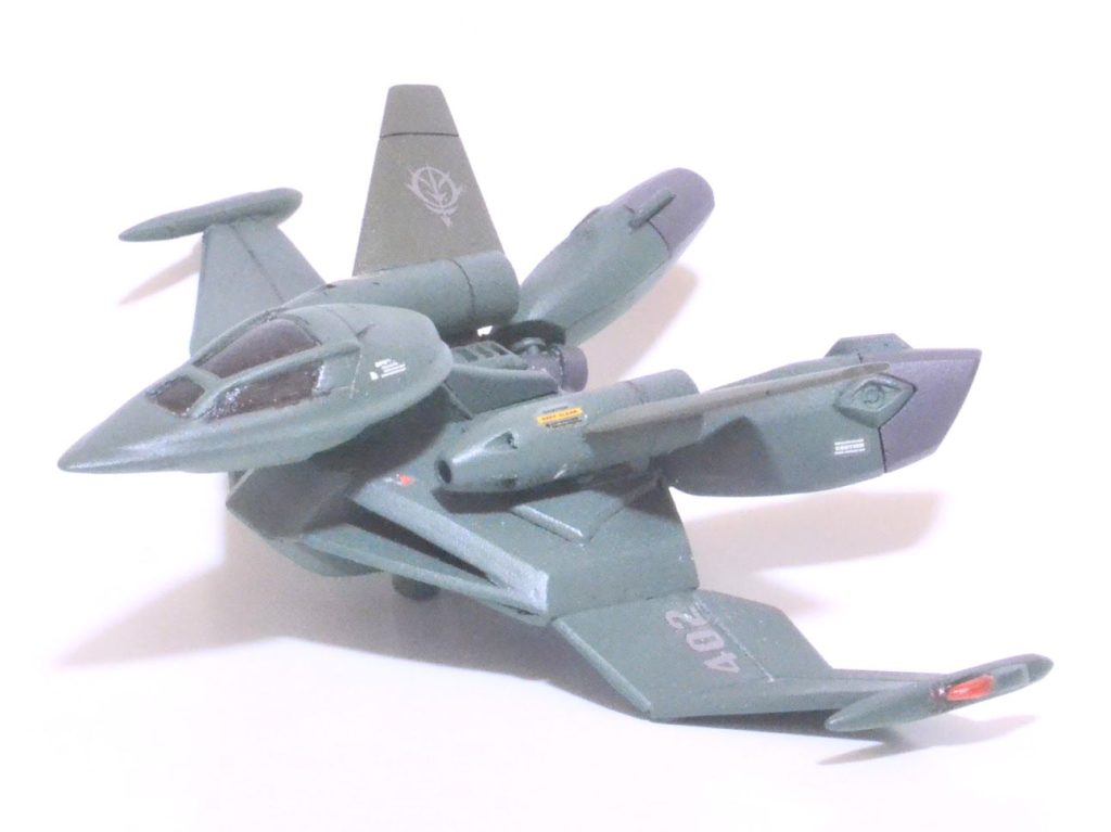 ドップ本体尾翼を色違いにしてオリジナル配色をリスペクトしつつ、あえてグレーの紋章でロービジ感を出したのがこだわりポイントです。