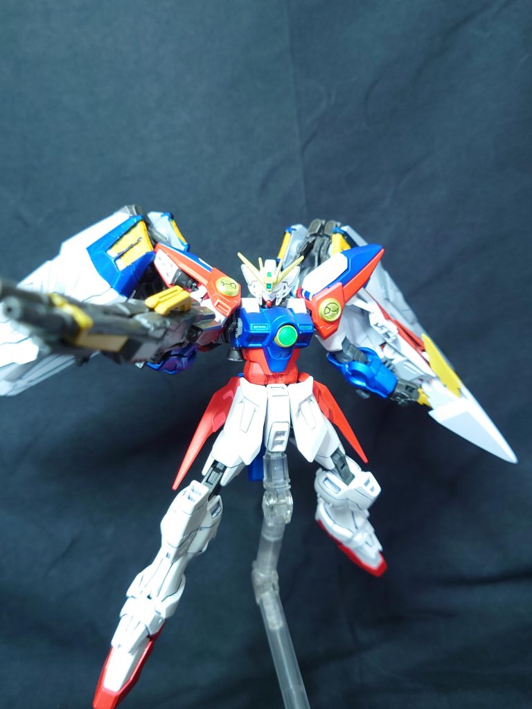 基本的にベースはHGウイングゼロでそこに本体はウイングゼロ炎、ライフルはRGウイングゼロEW、シールドはMGプロトゼロのパーツをミキシングしてます。カラーリングはTV版ウイングゼロに合わせてます。