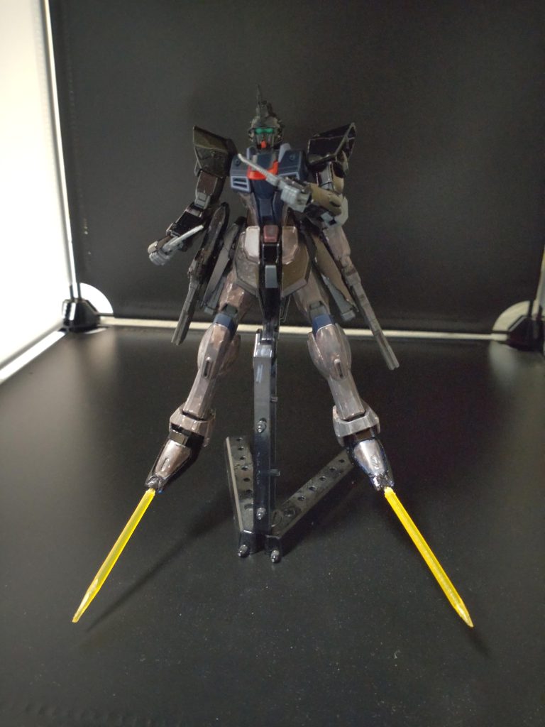 足先にビームサーベル装備