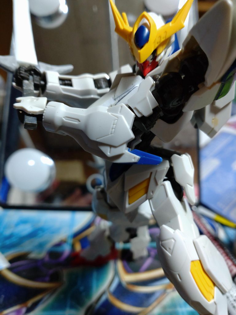 迷走を極めた結果、アンテナ部を再度付け替えて、ようやく形になりました色に関しては牙狼の感じと自分のオリジナルを合わせて配色いたしました