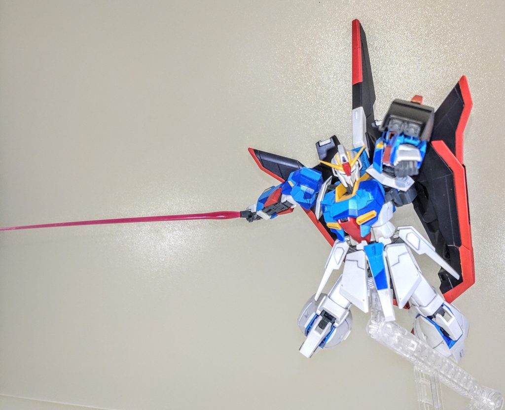 アクションポーズ。初代hgucから格段に進化しているので、動かしていてとても気持ちいいです。