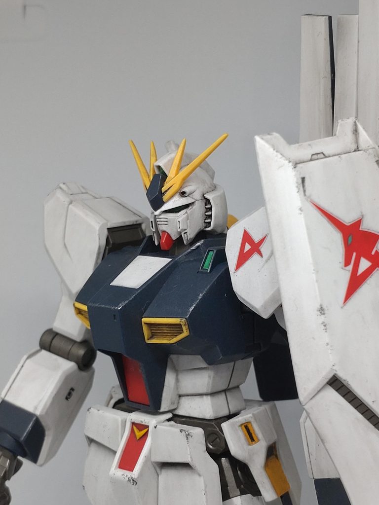 アムロのマークはキット付属のシールを貼ってます。