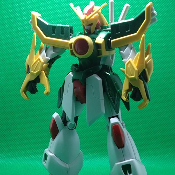 約2年ぶりの投稿になります(gundam-kao5)久しぶりにカッコいいガンプラが手に入ったので投稿しました。Gガンダム世代の私に取ったらドラゴンガンダムは大好きな機体になります(zaku-kao6)いつもの事でそのまま作ったら面白くないので筋彫りとプラ版はってちょこっと改造(gandam-hand1)イメージは「 若い時のドラゴンガンダム」今日は初めてスクラッチで刀を作りました(zaku-kao4)まだ制作途中なので完成したら見て下さい(zaku-kao7) （1枚目）