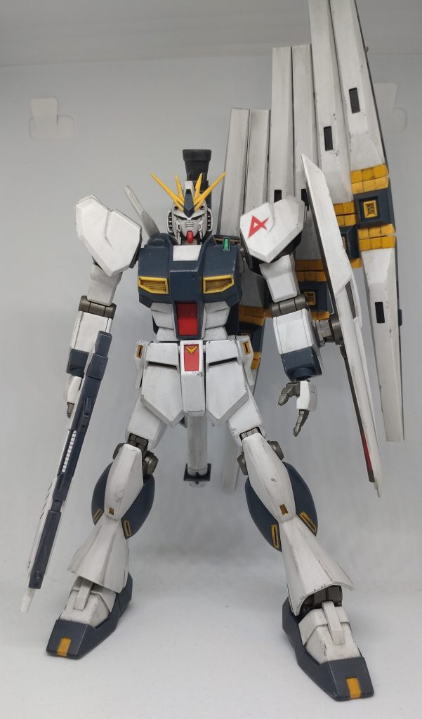 傑作と名高いキットだけあって、本体に合わせ目はなく、スタイルも抜群です。可動については、昨今のキットと比べると流石に見劣りしますが、ポーズ取らせて飾って置くには必要十分といったところです。