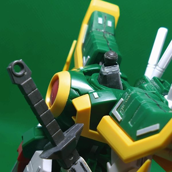 約2年ぶりの投稿になります(gundam-kao5)久しぶりにカッコいいガンプラが手に入ったので投稿しました。Gガンダム世代の私に取ったらドラゴンガンダムは大好きな機体になります(zaku-kao6)いつもの事でそのまま作ったら面白くないので筋彫りとプラ版はってちょこっと改造(gandam-hand1)イメージは「 若い時のドラゴンガンダム」今日は初めてスクラッチで刀を作りました(aku-kao4zaku-kao7)改造は完成しました(gundam-kao2)今回は首を約2ミリ延長してアゴを引ける様にしました(gandam-hand1)後は洗って黒サフを吹いて塗装に入ります(zaku-kao2)（3枚目）