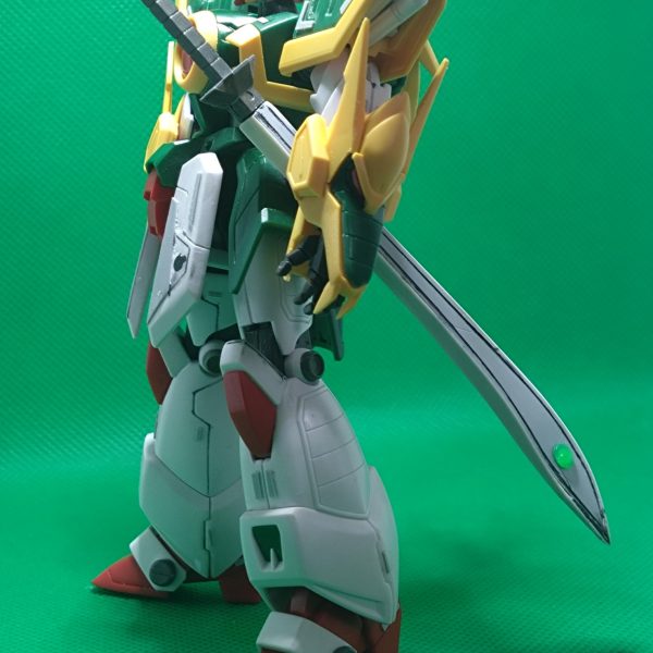 約2年ぶりの投稿になります(gundam-kao5)久しぶりにカッコいいガンプラが手に入ったので投稿しました。Gガンダム世代の私に取ったらドラゴンガンダムは大好きな機体になります(zaku-kao6)いつもの事でそのまま作ったら面白くないので筋彫りとプラ版はってちょこっと改造(gandam-hand1)イメージは「 若い時のドラゴンガンダム」今日は初めてスクラッチで刀を作りました(aku-kao4zaku-kao7)改造は完成しました(gundam-kao2)今回は首を約2ミリ延長してアゴを引ける様にしました(gandam-hand1)後は洗って黒サフを吹いて塗装に入ります(zaku-kao2)（5枚目）