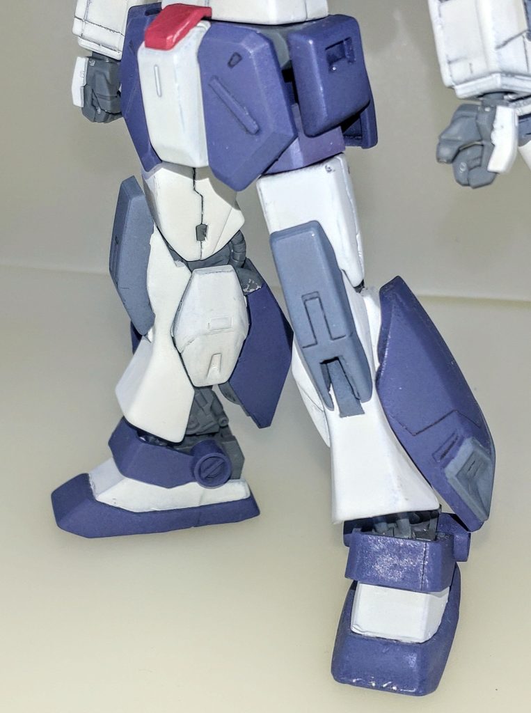 下半身。スカートアーマーはジャンク品からhgカオスガンダムのパーツをネモ用に加工した物を使いました。脚部の追加パーツは膝アーマーを同じくジャンク品からガンダムage1、増加スラスターをhgゼータガンダムのパーツを加工した物をそれぞれ流用しました。