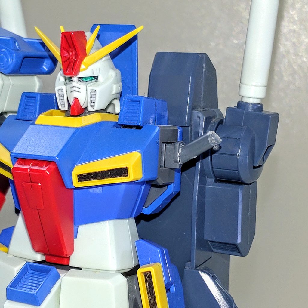 上半身。小さな改修になりますが、ms形態時の腕部ジョイントをいかり肩に出来るように角度を調整しました。