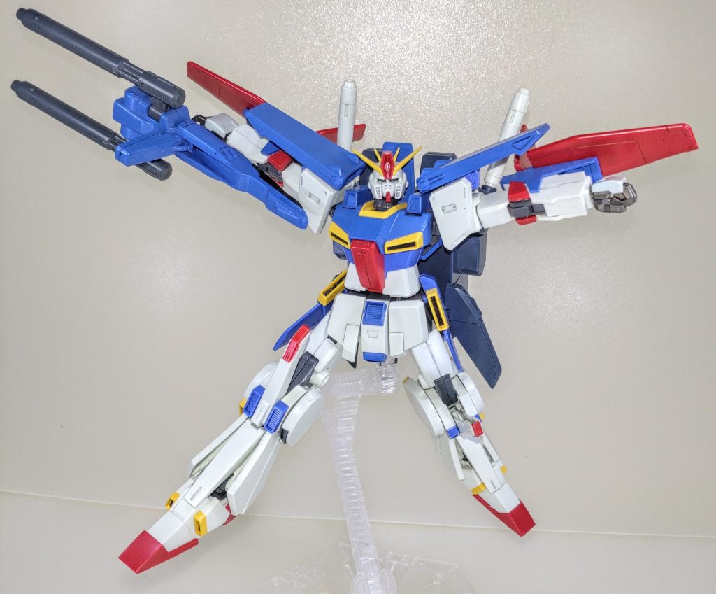 アクションポーズ。肩のジョイントパーツを加工したことでお馴染みの合体後のポーズも決まるようになりました。