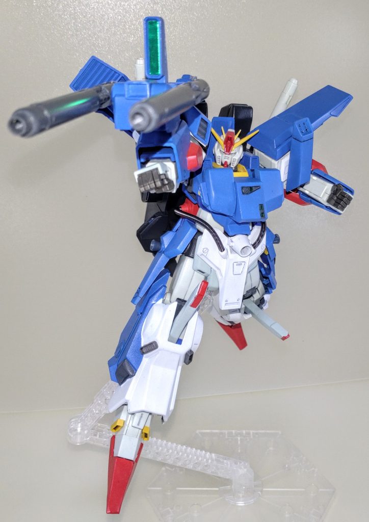 強化型・フルアーマー形態時、射撃ポーズが決まるように別にジョイントパーツも製作しました。これによって、射撃の他サーベルでの抜刀ポーズも取れるようにしました。