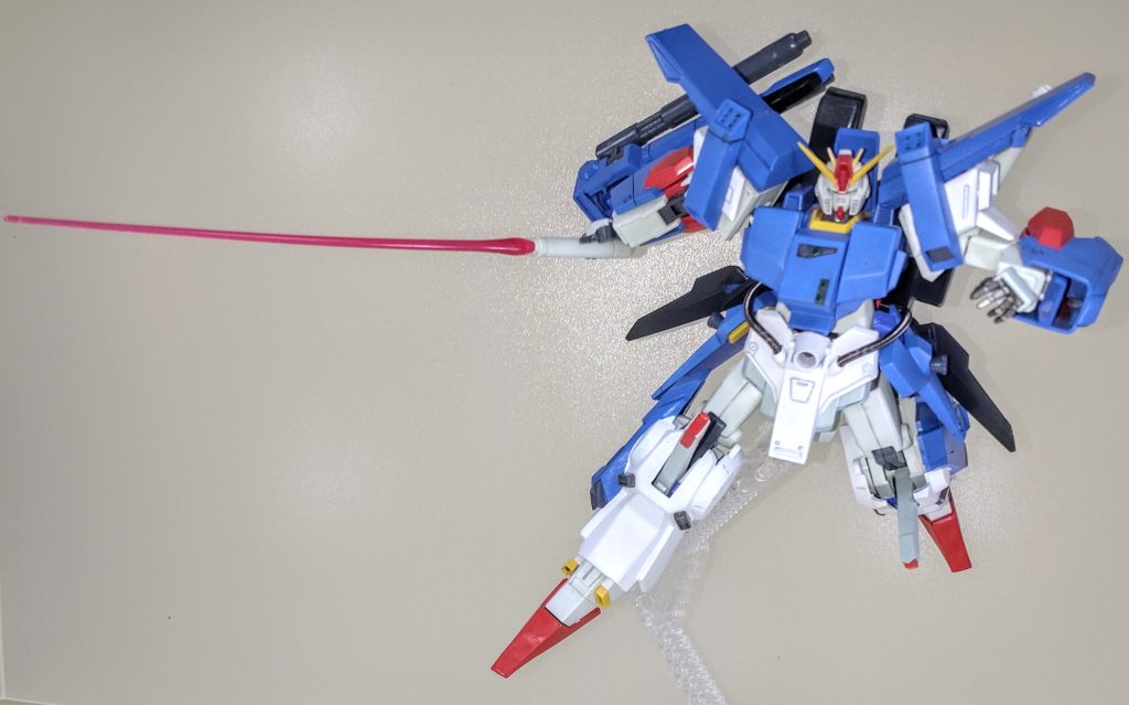 動きは制限されますが、フルアーマーでのポーズもとてもカッコいいです✨