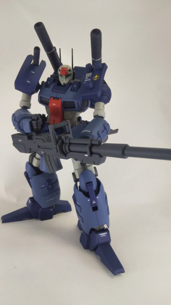 グー✊の手で武器を持ったふり☺️