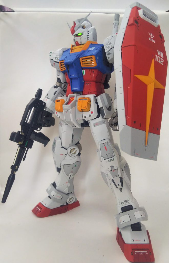 撮影ブースいっぱいで天井が……、はみだしっぺっ…。