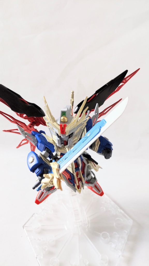 SDEXのアロンダイトを軸にして、刃の部分をプラ板で作り直して少し大型化。片手で扱えるぐらいの大剣にしました。