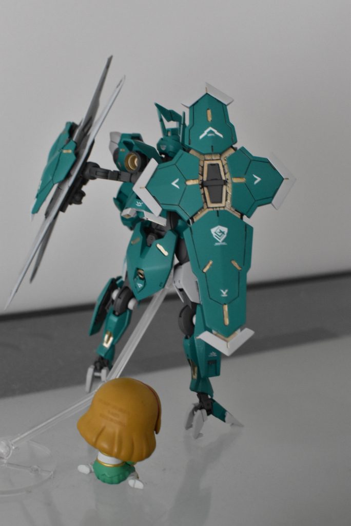 背面左翼はバインダーガン、右翼はベギルペンデのシールドを使用しました。