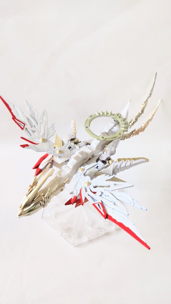 雷鳥 ゼウス張飛の相棒で、雷の力を纏った守護獣。