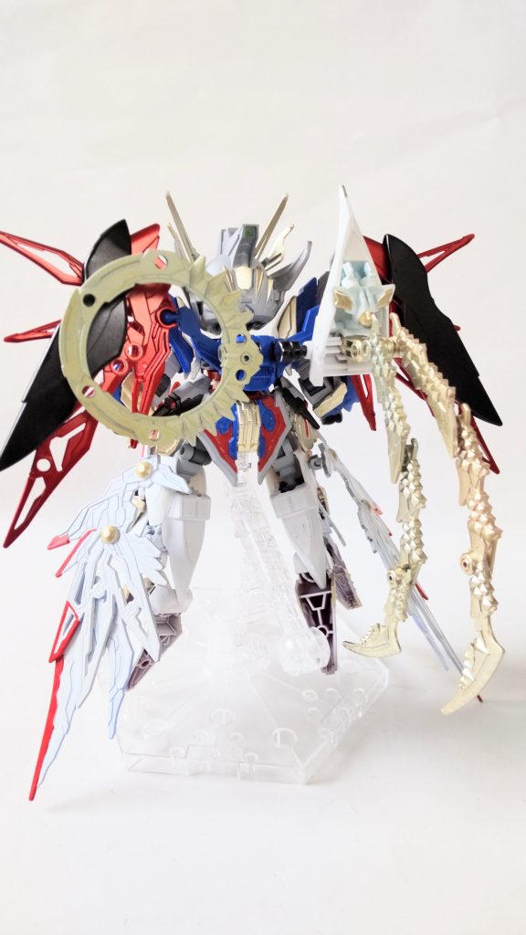 雷装張飛デスティニーガンダム( 演者:デスティニーガンダムSpecII+ゼウスシルエット)張飛デスティニーガンダムと雷鳥ゼウスが融合した姿。