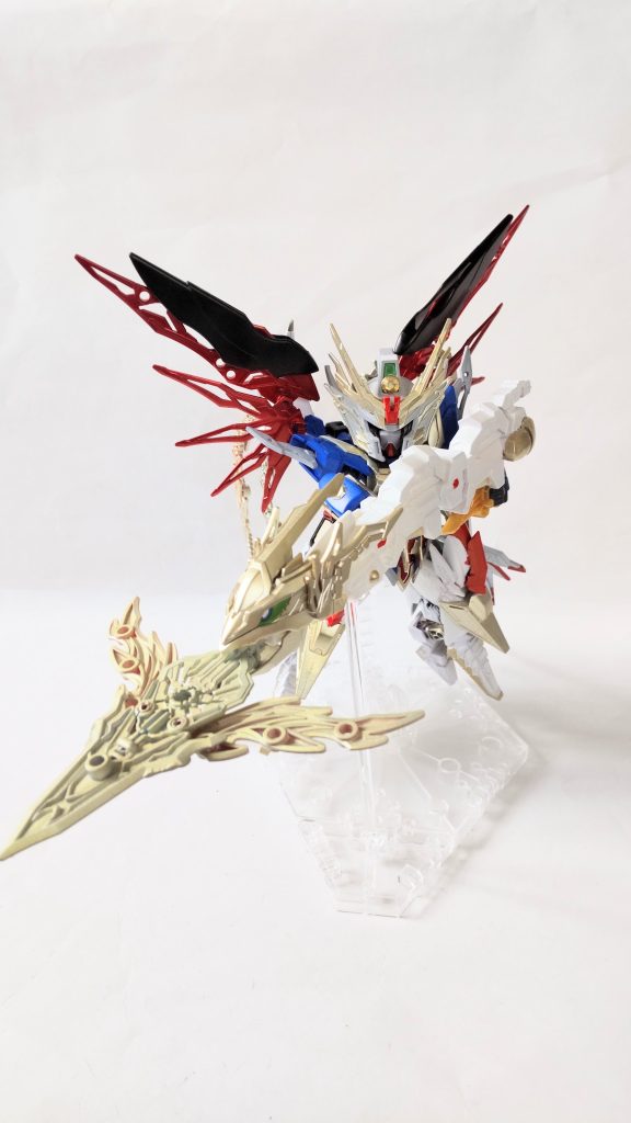 攻撃形態ゼウスの口先から鏃状のエネルギー体を形成。背面左側の“ 雷束環”で大気中の雷エネルギーを収束させて、砲身に充填する。充填が完了すれば、鏃を射出して敵を薙ぎ払う。一発で敵陣を壊滅させる威力があるが、エネルギー充填に非常に時間がかかる。そのため、奇襲の初撃か、仲間の援護がある状態でないと使う場面が限られてくる。