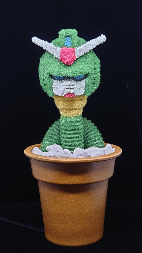 ガンプラくんの頭を再利用。草とか花とかのイメージで日本の草はらシリーズとかをふりかけました。ちなみに発想元は余った頭ではなく、100均で見た植木鉢の方。