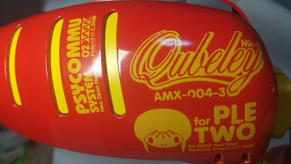 クリア塗装前にデカール貼ってます乾式なので一発勝負です