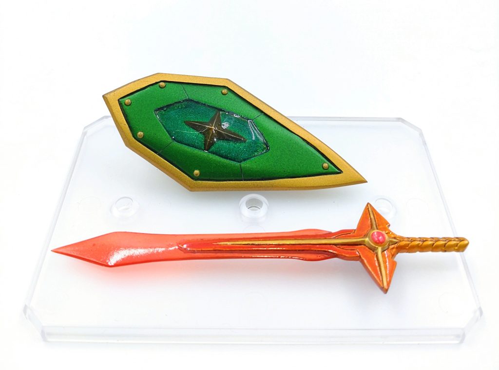 【 神聖炎の剣】と【 神聖力の盾 】はレジンとプラ板で作りました。