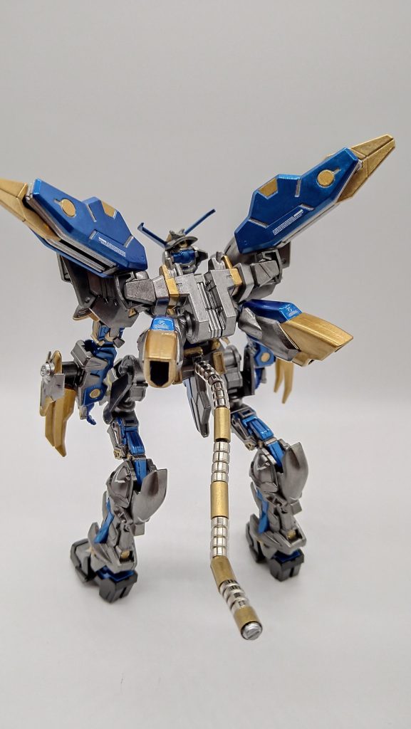 正面からだと分かりづらいのですが、タイガーと言うことで尻尾を付けました。尻尾の重みで、ｱｸｼｮﾝﾍﾞｰｽ無しでも自立可能です🚶