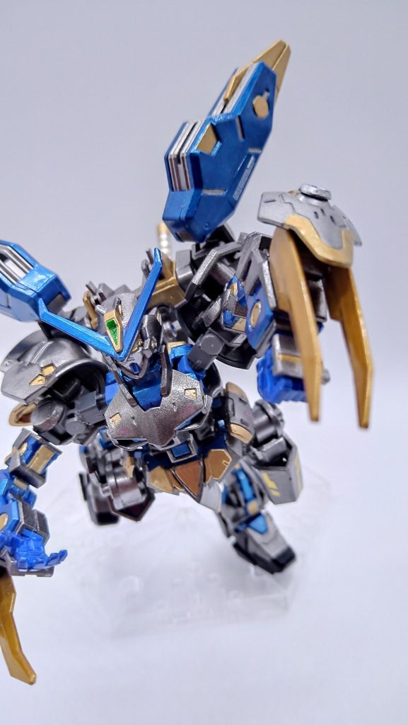 ﾚｯﾄﾞﾄﾞﾗｺﾞﾝがあるならﾌﾞﾙｰﾀｲｶﾞｰを作ってみようと思い、あとは逆関節がカッコいいと思ってチャレンジしました。