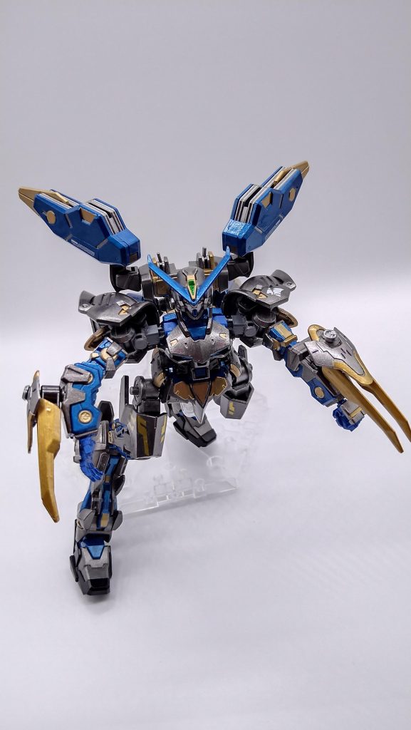 今回使用した機体は、ｱｽﾄﾚｲﾌﾞﾙｰﾌﾚｰﾑ、ｸﾞﾚｲｽﾘｯﾀｰ（脚の一部)、ｶﾞﾝﾀﾞﾑｸﾞﾚﾓﾘｰ(肩)、ﾌﾞﾚｲﾃﾞｨﾌｧﾝﾄﾑ(爪)、30msｵﾌﾟｼｮﾝﾊﾟｰﾂ(手甲)、ｶﾞﾝﾀﾞﾑｴｱﾘｱﾙ改修型(バックパック)です。 