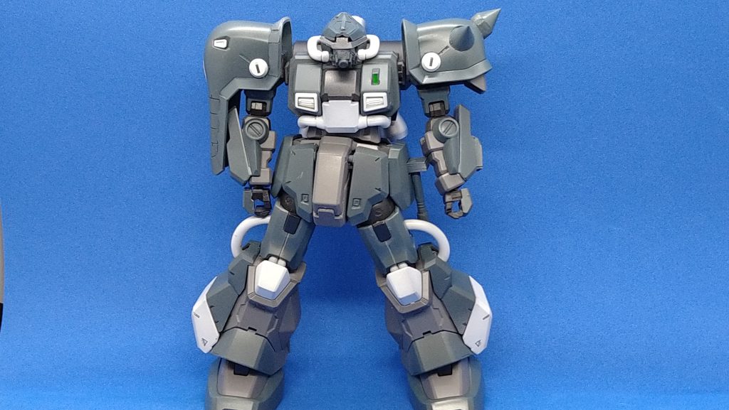 ほとんど通常のホビーハイザックのままです。頭部 30mmガールのパーツとプラ版で延長。連邦系センサー製作 両肩 スパイクの増設、装甲の追加足首は延長、胴体はパテで穴埋めバックパックをヤクト・ドーガ、バーニアは30mmから