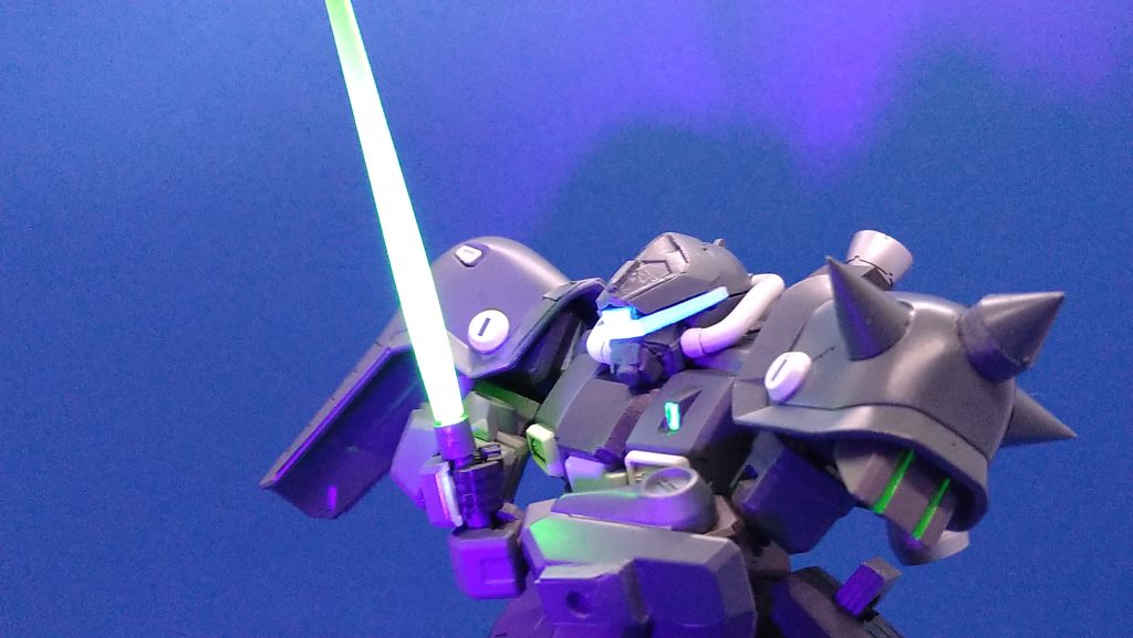 旧キット武器セットからマラサイ系サーベル既存のエフェクトパーツ使えるように1mmで開口加工、プラ版で補強