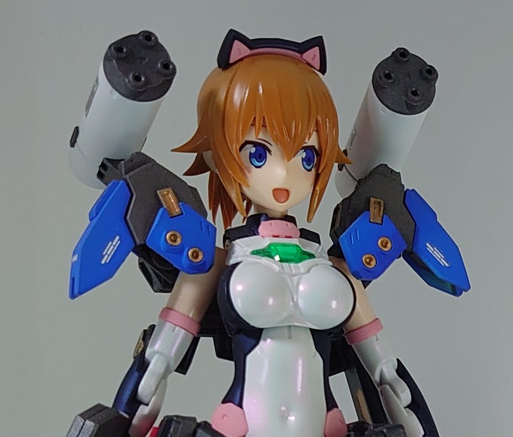 こちら発売日に塗装まで行ったRTAふみなです。RTAしてしまうくらい衝撃を受けた美プラでしたカラーリングはノーマルから変更してGラインスタンダードカラーにしています。