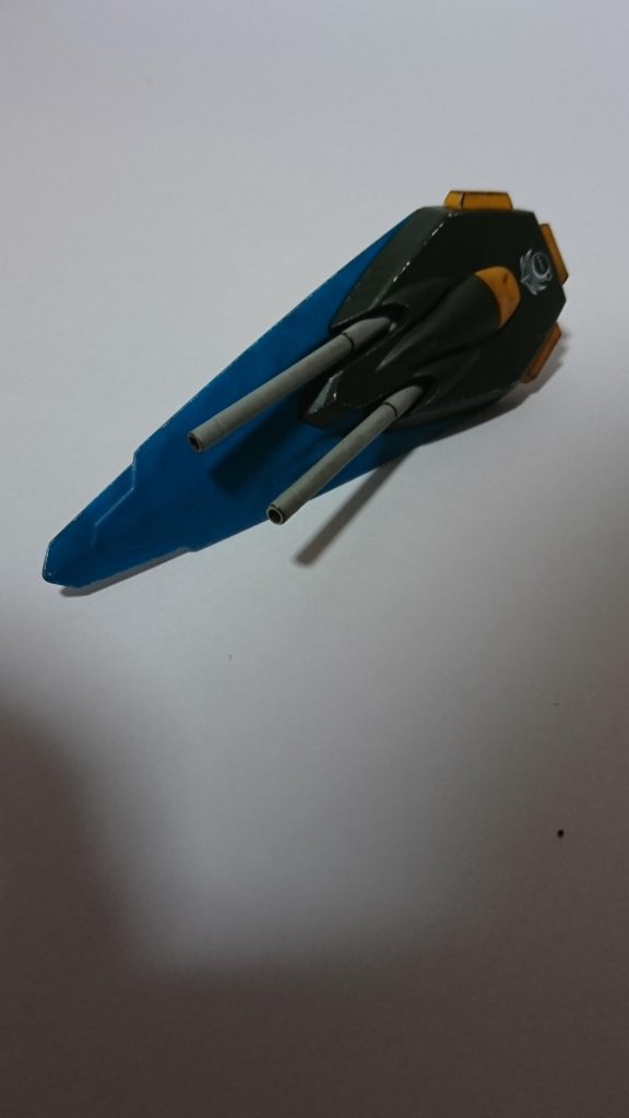 115ミリ2連装衝角砲ケーファーツヴァイは真ん中を切断し独立可動にしシールド基部はピンが2つあり今回は見映えの為に不要な箇所を切断し市販パーツを接着してみました。