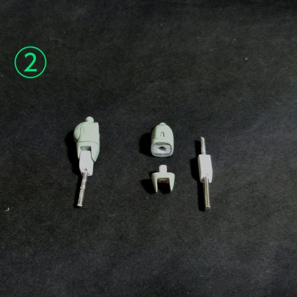 今回はザクウォーリアの腕の製作になります。結果的にはここまで可動できました。①の画像でこれまた大胆に各部切り離します。②の画像で内部をプラ板で補強し特に二の腕の部分はアルミ線の他に3ミリプラ棒で軸を作り可動と補強に成功しました。③の画像で各部パーツの加工が終わってこんな感じに！肘の関節は元パーツが使えなくて積層プラ板より新規製作🙏次の回で各部組み付けて全体の確認します😊（3枚目）