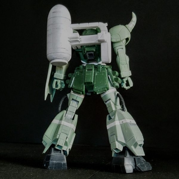 ザクウォーリアの武装製作になりますが、今回は私なりに攻めの勢いが足りない気がして、ガナーパックを積層プラ板から作りたいと思います🤣内容が多いのでガナーパックで2回で投稿します🙏まずは一番苦労しそうなエネルギーパックからネットから参考画像を拾って寸法を確認し、簡単な図面を書いて①でプラ板を切り出します。②で接着します。③でパテを併用しながら削って整形。赤の矢印の所は本体に接続用のダボを作りました。④で本体のパーツも積層プラ板から製作しました。次大型ビーム砲編へ続く🙏（1枚目）