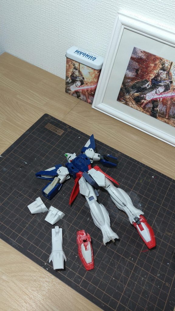 この状態から始まりました。かなりズタボロで、ホントに直せるかしんぱいになりましたね((( ;゚Д゚)))ガクガクブルブル