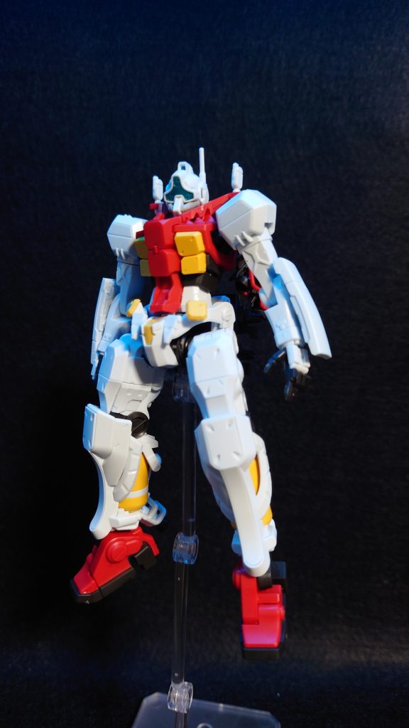 おぉ…これはなかなか…。太い太ももにジム顔…。足の燃料タンクフェチ全開の機体体型……好みです