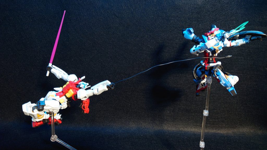 ビームスプレーガン(?)2丁にビームサーベル1本、まさかの両刃仕様やってくれたなBANDAI!!!!!もっとそういうオリジナルギミックちょうだい!!