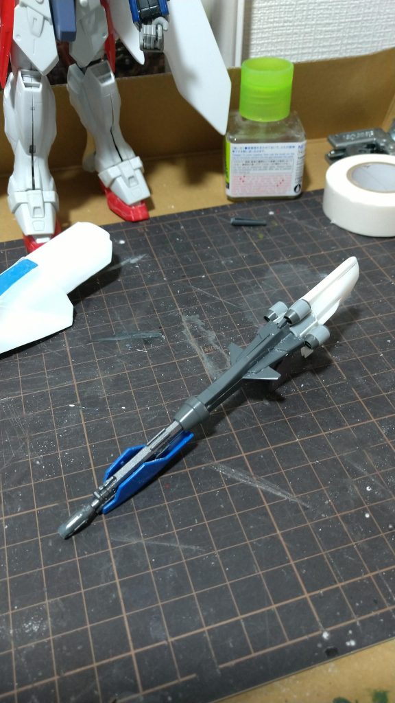 バスターライフル風ビームライフル製作何のパーツかわからないジャンクパーツとプラ材の組み合わせ。