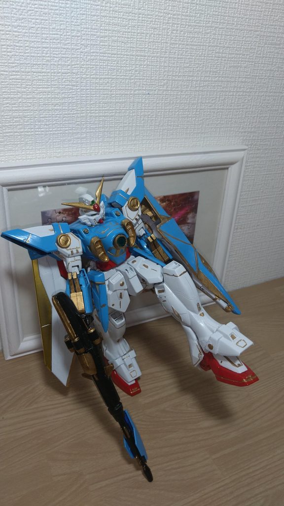 左脚かなりズタボロ状態だった脚をプラ材と速乾パテを使い、整形修理。この修理が一番大変でした(;´Д`)ハァハァ