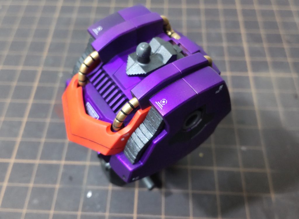 胴体部分はマットキャンディー塗装で仕上げています。