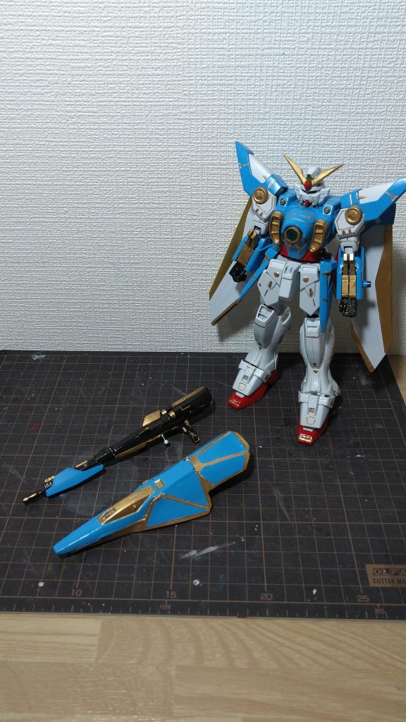 武装両方、ジャンクパーツとプラ材を組み合わせて自作しました。武装パーツはこの2つのみです。