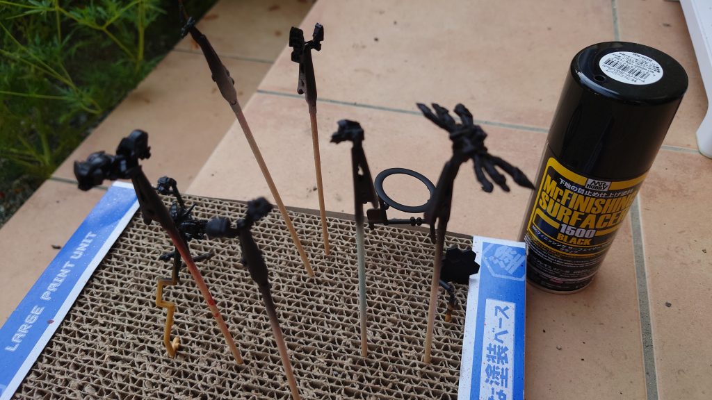 ベースはブラックで塗装。