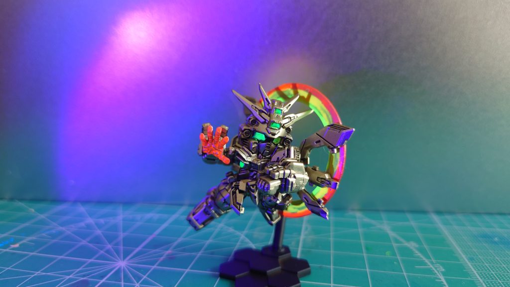 一応、光輪は外は赤、内は黄色、中はオレンジの蛍光色で塗装しました。マスキングとかまではしてないので、雑ですが…。右手はやっぱ”真っ赤に燃える”状態が一番ですな!