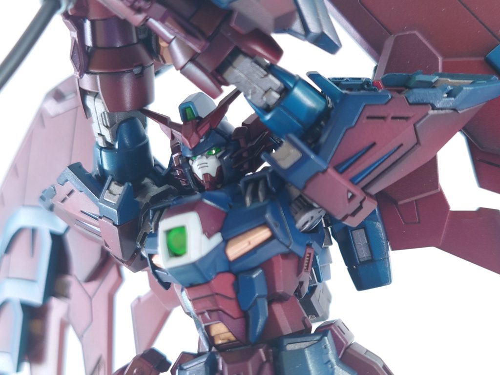 今回は縁のグラデーションを意識して塗装してみました。画像だとほんのりですが、現物は結構しっかりかかってます。