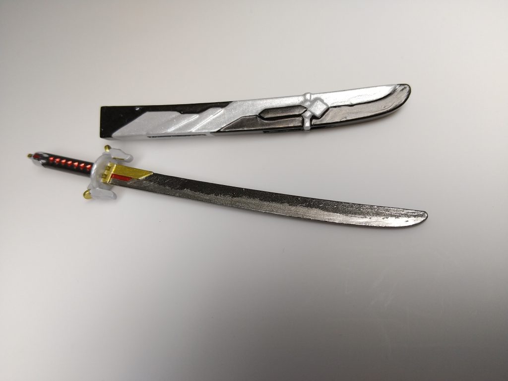 刀の波紋はマスキングテープをちぎってランダムにギザギザしたものを使用しています