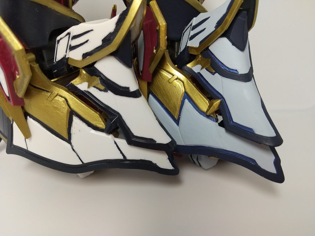 実は使用している白が違ったり明るめの青みがかったグレーを使用しています。白よりも隠蔽力が高く、塗りやすかったです。光を当てちゃうと白く見えるので、意外と良いかも