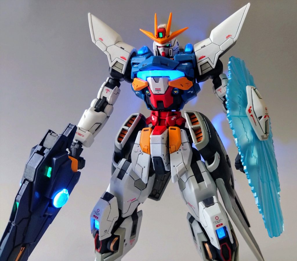 かなり光るんですね。蛍光塗料。