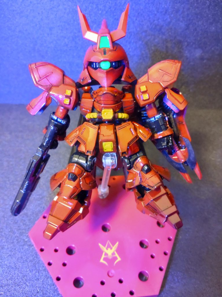 最後にモノアイとセンサーについて。蛍光グリーンはいつものことですが、ある方がその上にレジンを乗せているのを見て真似してみました。そして硬化させるためにuvライトを当てるとめちゃ光る!今まで蛍光塗料大して光らんな、と思っていたので驚いてました(笑)最後までご覧いただき、ありがとうございました!