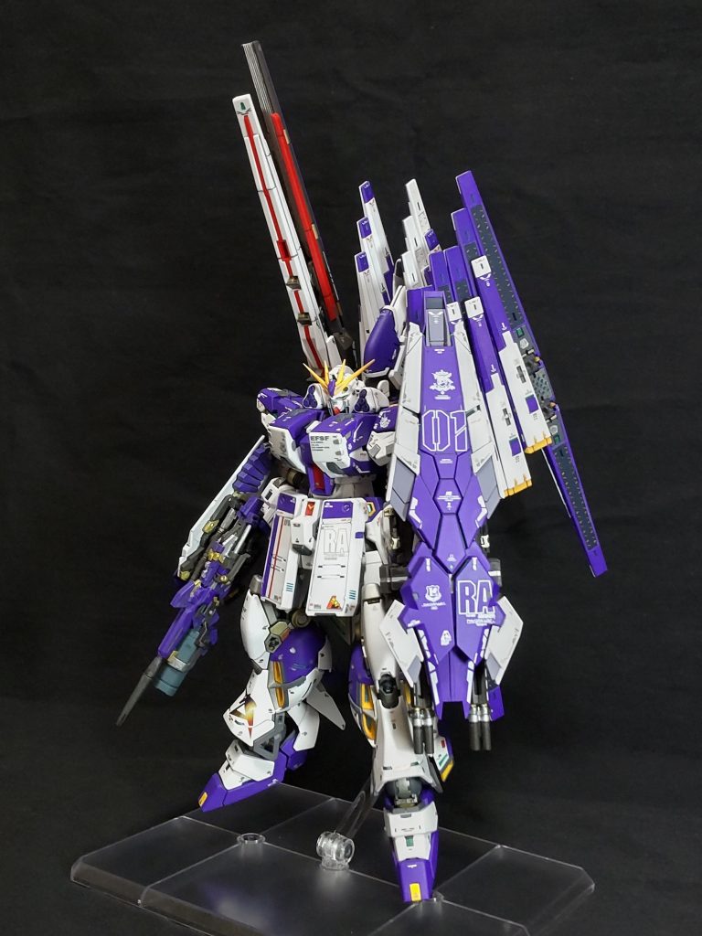 フル装備(ニュータイプ仕様)フィンファンネル12機、ロング・レンジ・フィン・ファンネル、アームドアーマーde装備。アームドアーマーdeは、ハイメガシールドぽく塗り分けました。