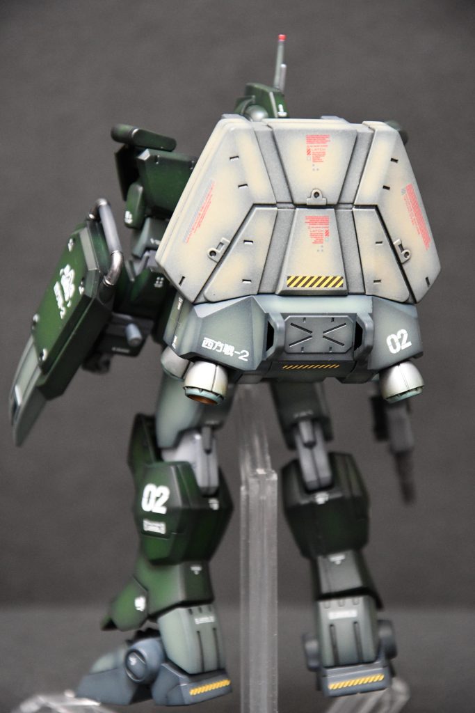 後方左斜めから。